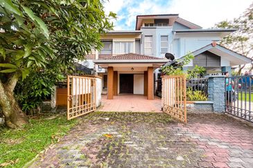 Double Storey Terrace House @ Jalan Arca Seksyen U8 Bukit Jelutong, Shah Alam