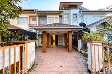 Double Storey Terrace House @ Jalan Arca Seksyen U8 Bukit Jelutong, Shah Alam