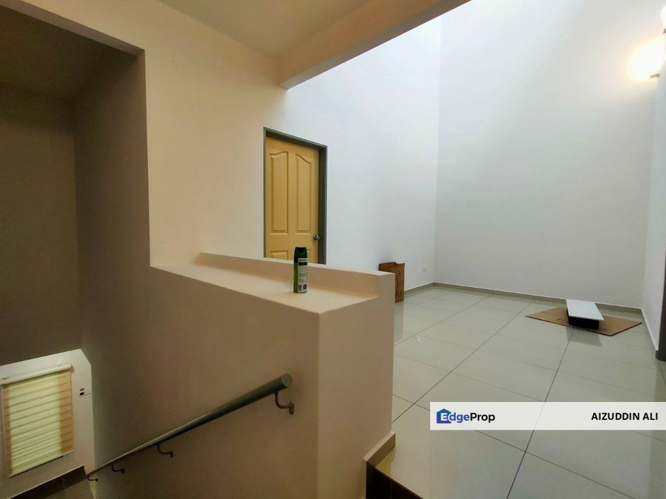 Big Size 21x111 Fully Renovated Double Taman Semarang Indah Dengkil, Selangor, Dengkil