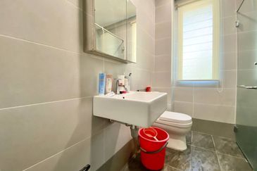 Freehold Corner Lot 2.5 Storey House Seksyen 16 Shah Alam