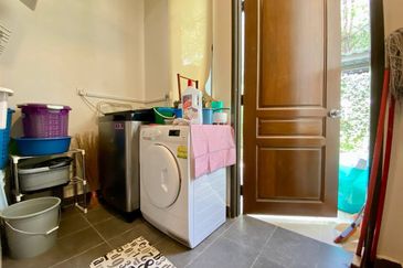 Freehold Corner Lot 2.5 Storey House Seksyen 16 Shah Alam