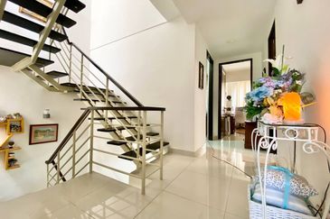 Freehold Corner Lot 2.5 Storey House Seksyen 16 Shah Alam