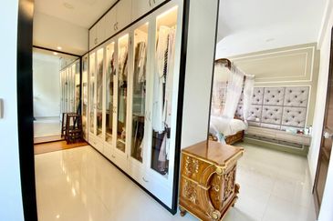 Freehold Corner Lot 2.5 Storey House Seksyen 16 Shah Alam