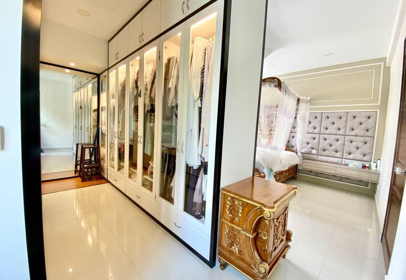 Freehold Corner Lot 2.5 Storey House Seksyen 16 Shah Alam