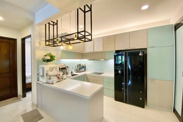 Freehold Corner Lot 2.5 Storey House Seksyen 16 Shah Alam