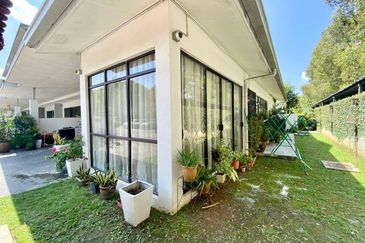 Freehold Corner Lot 2.5 Storey House Seksyen 16 Shah Alam