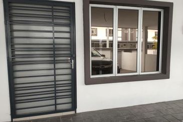 Brand New Double Storey Irama Perdana  LBS Puncak Alam Non Bumi Lot 