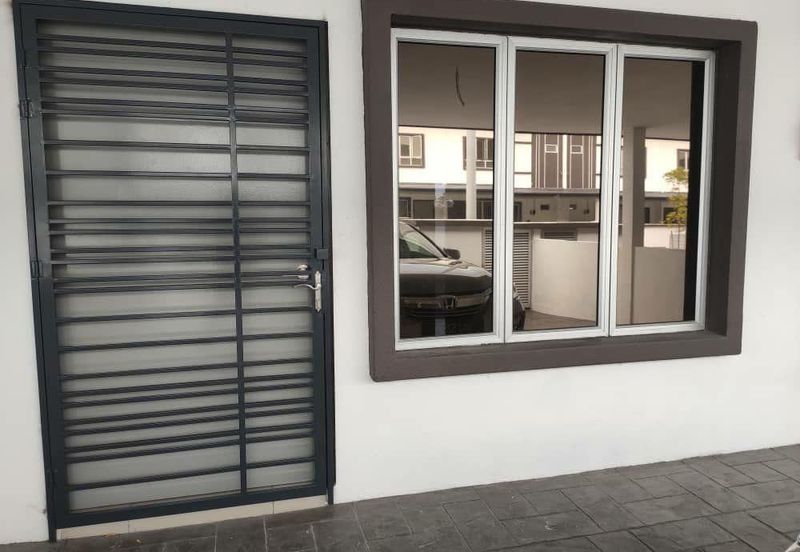 Brand New Double Storey Irama Perdana  LBS Puncak Alam Non Bumi Lot 