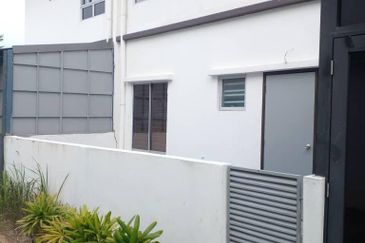 Brand New Double Storey Irama Perdana  LBS Puncak Alam Non Bumi Lot 