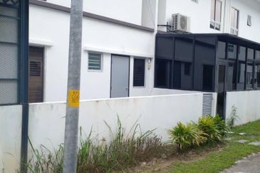 Brand New Double Storey Irama Perdana  LBS Puncak Alam Non Bumi Lot 