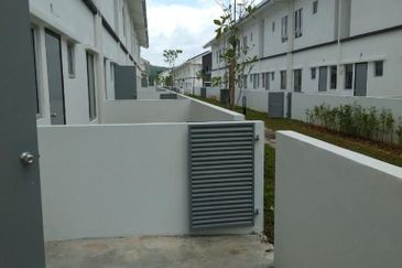 Brand New Double Storey Irama Perdana  LBS Puncak Alam Non Bumi Lot 
