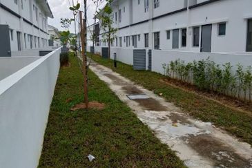 Brand New Double Storey Irama Perdana  LBS Puncak Alam Non Bumi Lot 