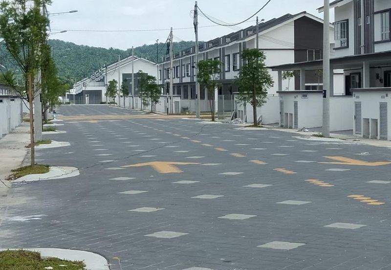 Brand New Double Storey Irama Perdana  LBS Puncak Alam Non Bumi Lot 