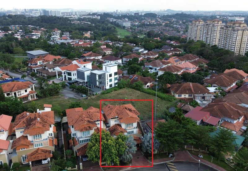  3 Storey Semi-Detached House at Puncak Tropika, Seksyen 9, Shah Alam