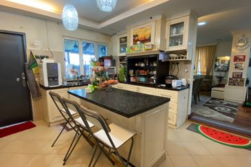  3 Storey Semi-Detached House at Puncak Tropika, Seksyen 9, Shah Alam