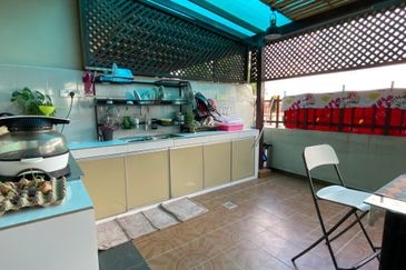  3 Storey Semi-Detached House at Puncak Tropika, Seksyen 9, Shah Alam