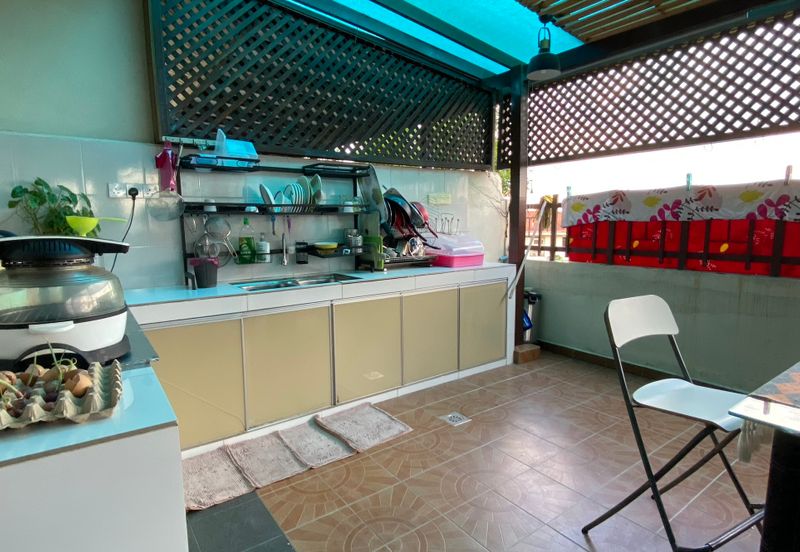  3 Storey Semi-Detached House at Puncak Tropika, Seksyen 9, Shah Alam