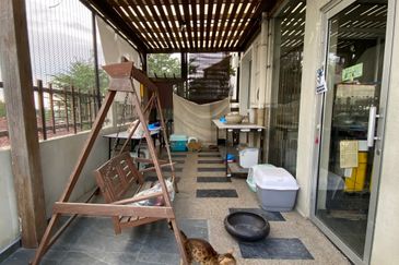  3 Storey Semi-Detached House at Puncak Tropika, Seksyen 9, Shah Alam