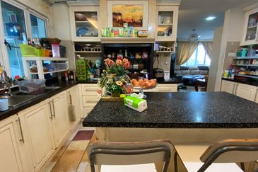  3 Storey Semi-Detached House at Puncak Tropika, Seksyen 9, Shah Alam