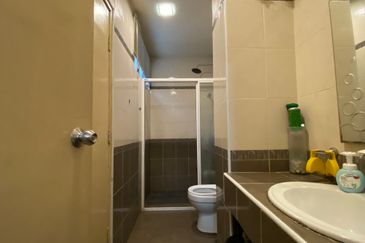  3 Storey Semi-Detached House at Puncak Tropika, Seksyen 9, Shah Alam