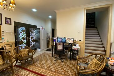  3 Storey Semi-Detached House at Puncak Tropika, Seksyen 9, Shah Alam