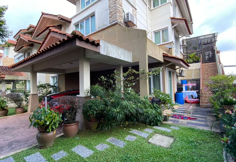  3 Storey Semi-Detached House at Puncak Tropika, Seksyen 9, Shah Alam