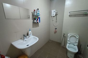 I Residence @ I City