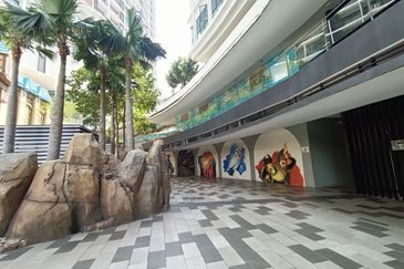 I Residence @ I City