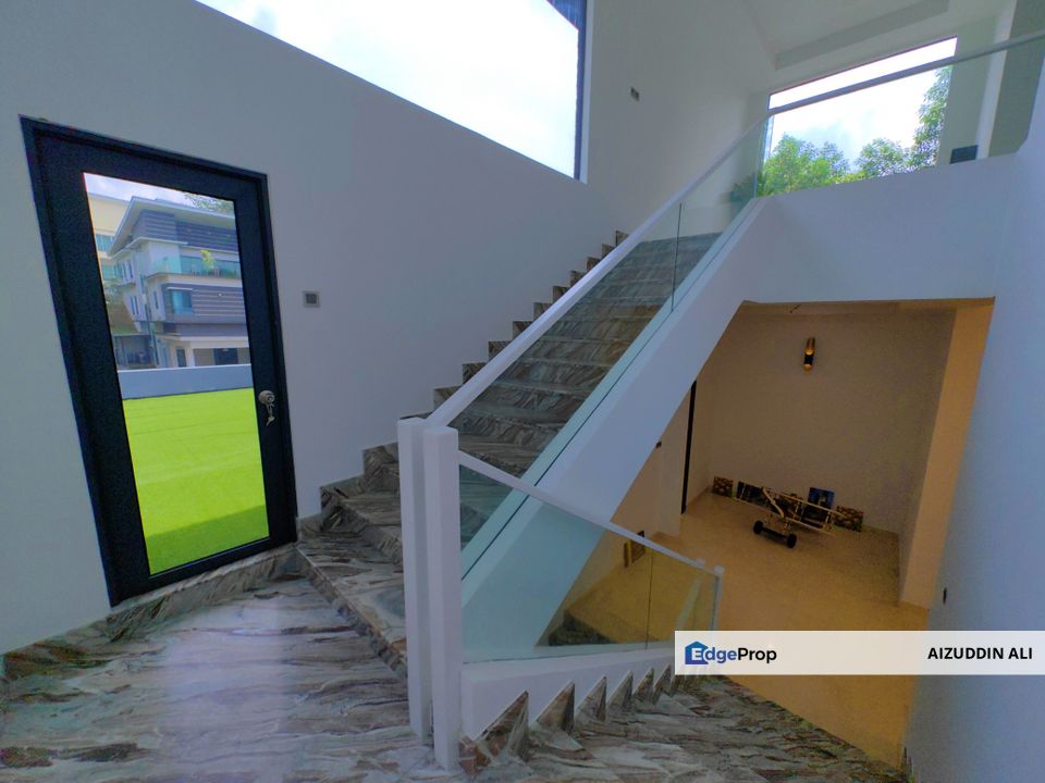 EXCLUSIVE New 3 Storey Bungalow Equine Park Seri Kembangan WITH LIFT, Selangor, Puchong South