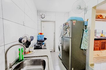 Double Storey Jalan Serambi, Bukit Jelutong, Shah Alam Extended Back