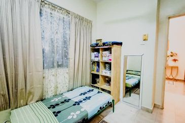 Double Storey Jalan Serambi, Bukit Jelutong, Shah Alam Extended Back