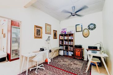 Double Storey Jalan Serambi, Bukit Jelutong, Shah Alam Extended Back