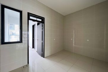 Double Storey Superlink Terrace LAGENDA GARDENS, JALAN TERATAK, BUKIT JELUTONG 