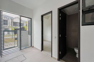 Double Storey Superlink Terrace LAGENDA GARDENS, JALAN TERATAK, BUKIT JELUTONG 