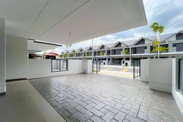 Double Storey Superlink Terrace LAGENDA GARDENS, JALAN TERATAK, BUKIT JELUTONG 