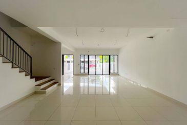 Double Storey Superlink Terrace LAGENDA GARDENS, JALAN TERATAK, BUKIT JELUTONG 