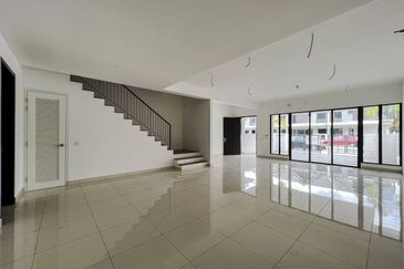 Double Storey Superlink Terrace LAGENDA GARDENS, JALAN TERATAK, BUKIT JELUTONG 
