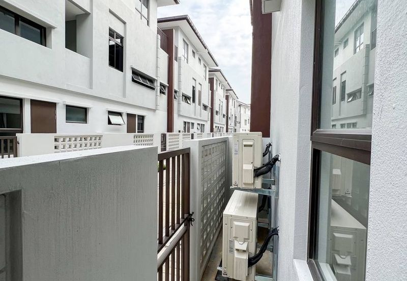 3 Storey Terrace @ The Mulia Residence, Cyberjaya -Facing Open/Clubhouse