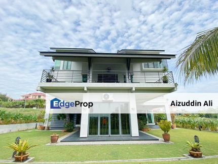 Three Storey Bungalow in KGSAAS Seksyen 13  Shah Alam , Selangor, Shah Alam