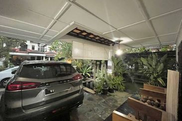 END LOT  2 Storey  Presint 9 Putrajaya RENOVATED CANTIK 30 x70 !!!