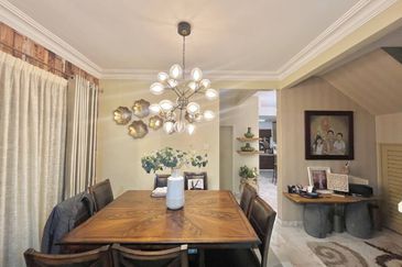 END LOT  2 Storey  Presint 9 Putrajaya RENOVATED CANTIK 30 x70 !!!