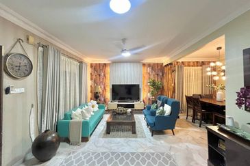 END LOT  2 Storey  Presint 9 Putrajaya RENOVATED CANTIK 30 x70 !!!