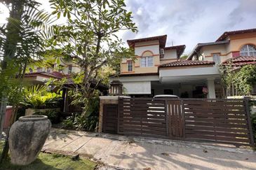 END LOT  2 Storey  Presint 9 Putrajaya RENOVATED CANTIK 30 x70 !!!