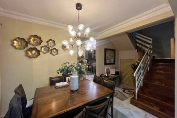 END LOT  2 Storey  Presint 9 Putrajaya RENOVATED CANTIK 30 x70 !!!