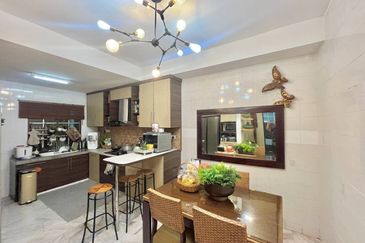 END LOT  2 Storey  Presint 9 Putrajaya RENOVATED CANTIK 30 x70 !!!