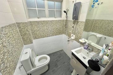 END LOT  2 Storey  Presint 9 Putrajaya RENOVATED CANTIK 30 x70 !!!