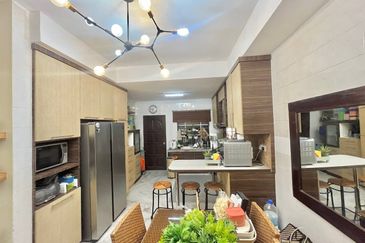 END LOT  2 Storey  Presint 9 Putrajaya RENOVATED CANTIK 30 x70 !!!