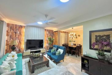 END LOT  2 Storey  Presint 9 Putrajaya RENOVATED CANTIK 30 x70 !!!