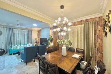 END LOT  2 Storey  Presint 9 Putrajaya RENOVATED CANTIK 30 x70 !!!