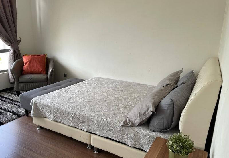 Summerglades, Perdana Lakeview West